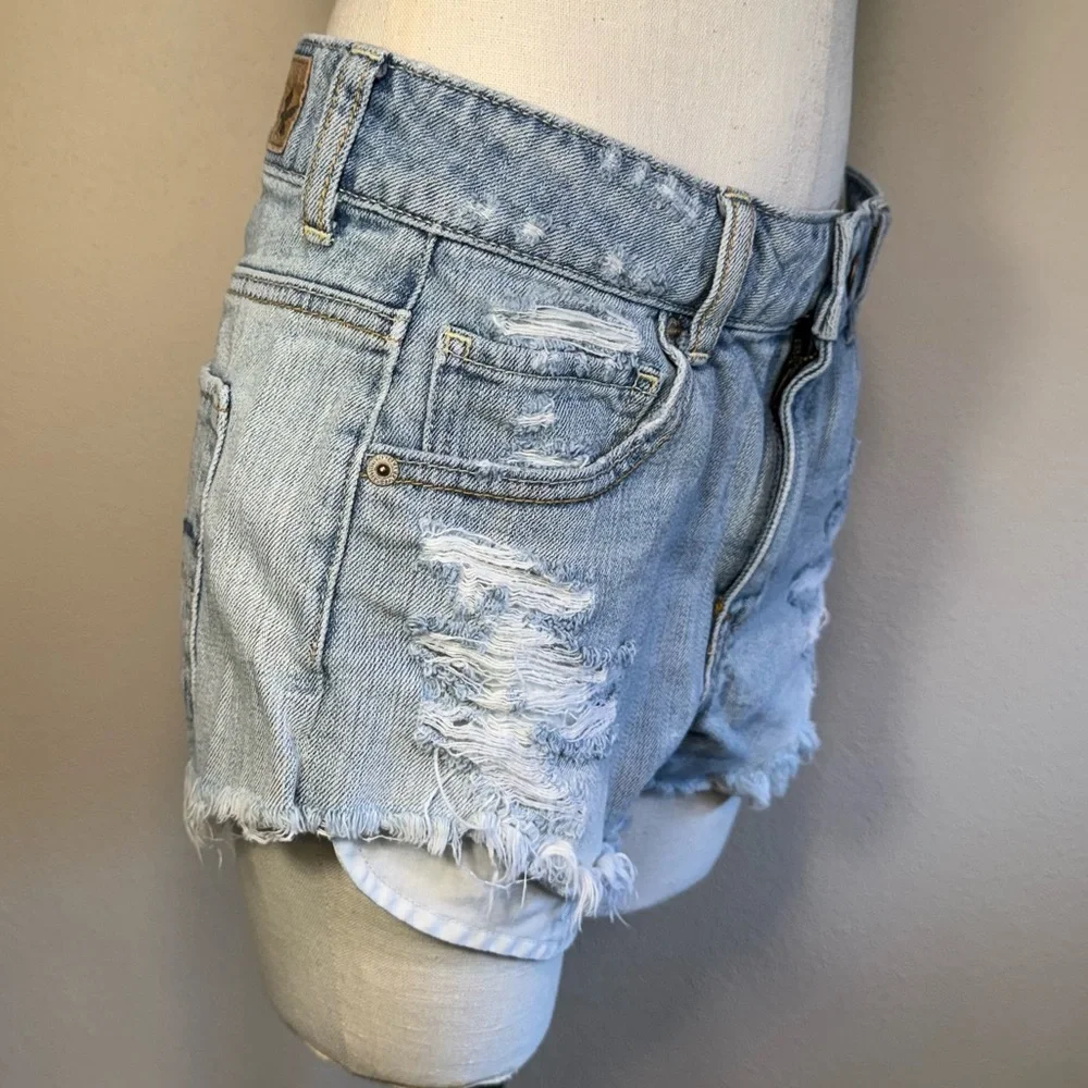 American Eagle Distressed Denim Shorts Size 4 - Picture 3 of 14